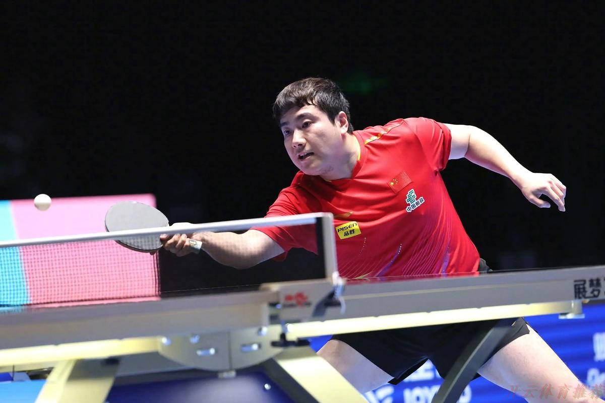 开云体育平台：国乒梁靖崑赛场幽默捡球引欢笑